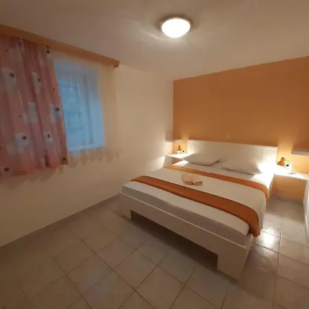 11332a Apartment Gradac (Split-Dalmatia)